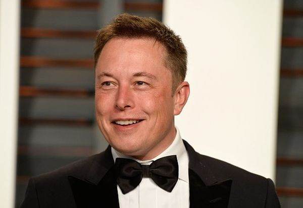 Elon Musk a vândut acţiuni Tesla în valoare de 12 miliarde de dolari într-o lună