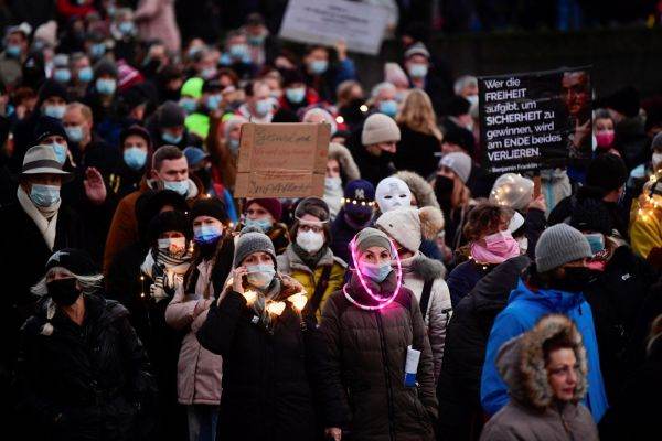 Mii de persoane au protestat în mai multe oraşe ale Germaniei faţă de măsurile anti-Covid