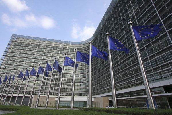 Presa franceză publică dovezi ale corupţiei înalţilor oficiali ai UE