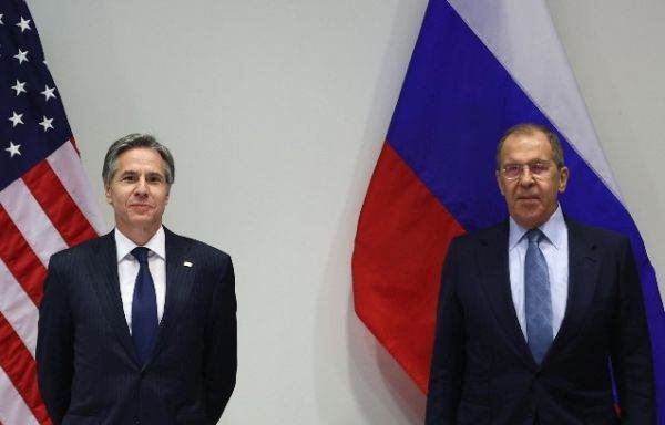 Antony Blinken şi Serghei Lavrov (Sursa foto: Twitter)