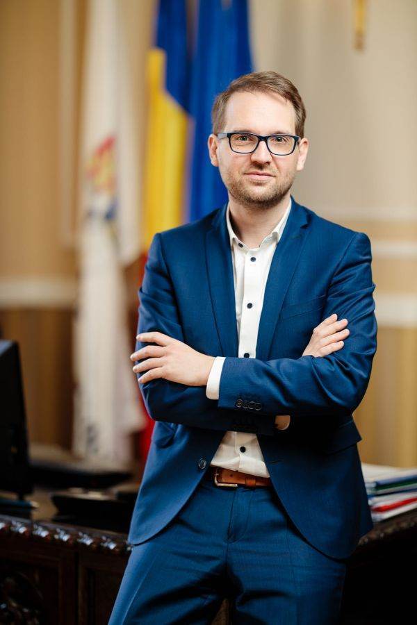  Dominic Fritz se solidarizează cu comunitatea germană din România împotriva agresiunii AUR