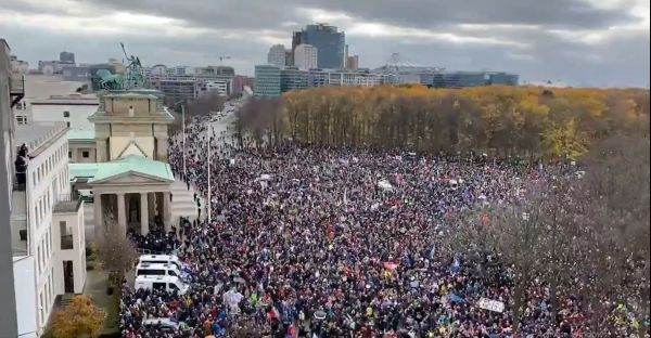 Au avut loc demonstraţii împotriva politicilor legate de coronavirus în toată Germania