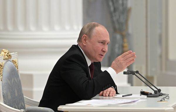 ''Vladimir Putin este frustrat din cauza eşecului armatei în Ucraina şi ar fi avut o ieşire nervoasă neobişnuită împotriva apropiaţilor''