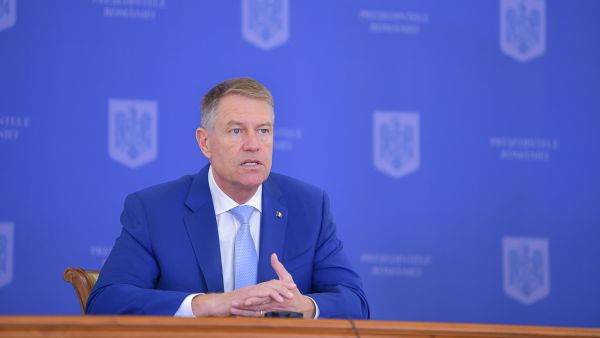 Klaus Iohannis( Sursa foto. Administraţia Prezidenţială/ https://www.presidency.ro/files/photo_gallery/original_videoconferinta_cu_presedintele_consiliului_european_charles_michel_si_un_grup_de_lideri_europeni_8_martie_2022_35.jpg)