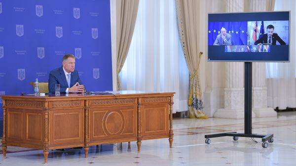 Klaus Iohannis( Sursa foto: Administraţia Prezidenţială/https://www.presidency.ro/files/photo_gallery/original_videoconferinta_cu_presedintele_consiliului_european_charles_michel_si_un_grup_de_lideri_europeni_21_martie_2022_3.jpg