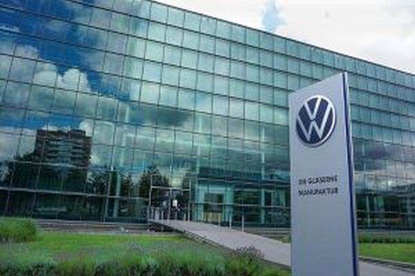 Volkswagen a început să simtă impactul războiului din Ucraina asupra lanţurilor de aprovizionare şi a preţurilor materiilor prime