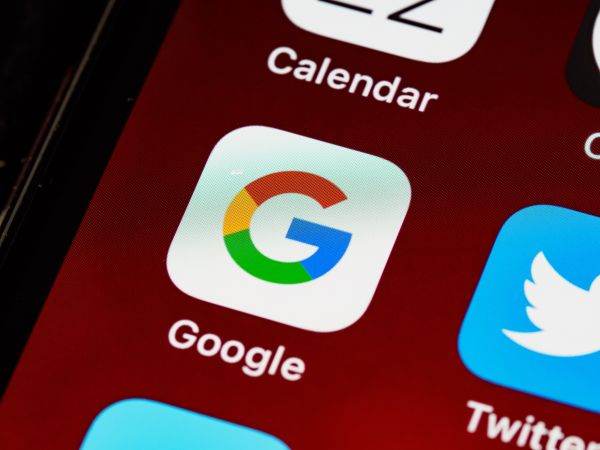 Google şi Twitter, amendate în Rusia pentru refuzul de a înlătura conţinut interzis