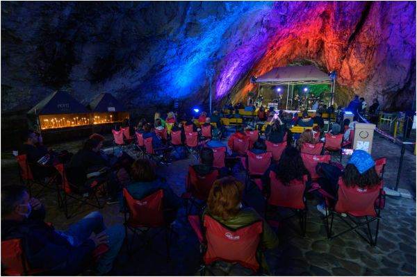 The Jazz Cave Festival 2022 va avea loc în weekendul 1 - 3 iulie la Peştera Ialomiţei