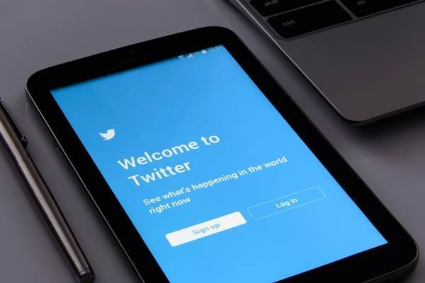 Twitter se confruntă cu o nouă întrerupere temporară a serviciilor în Europa şi Statele Unite