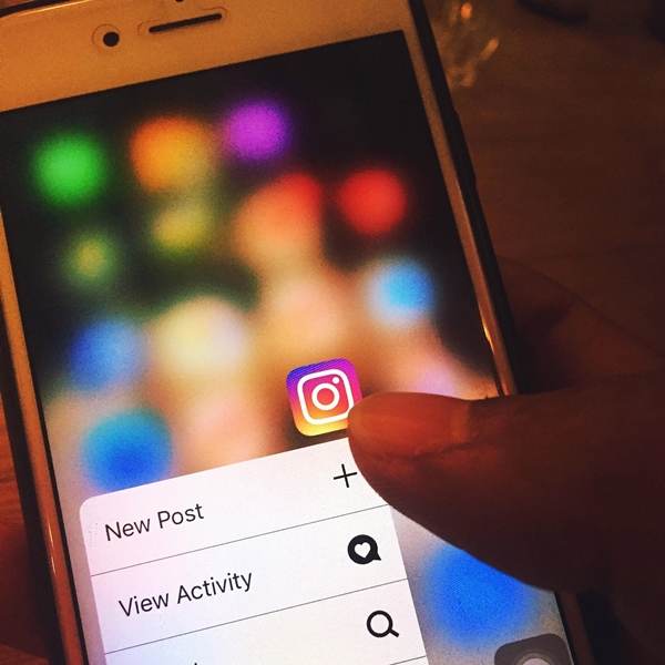 Instagram va permite utilizatorilor să facă cumpărături direct din chat