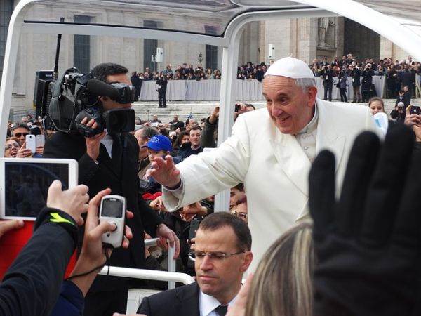 Papa Francisc afirmă că a simţit ca o "palmă peste faţă" mărturiile populaţiilor indigene din Canada