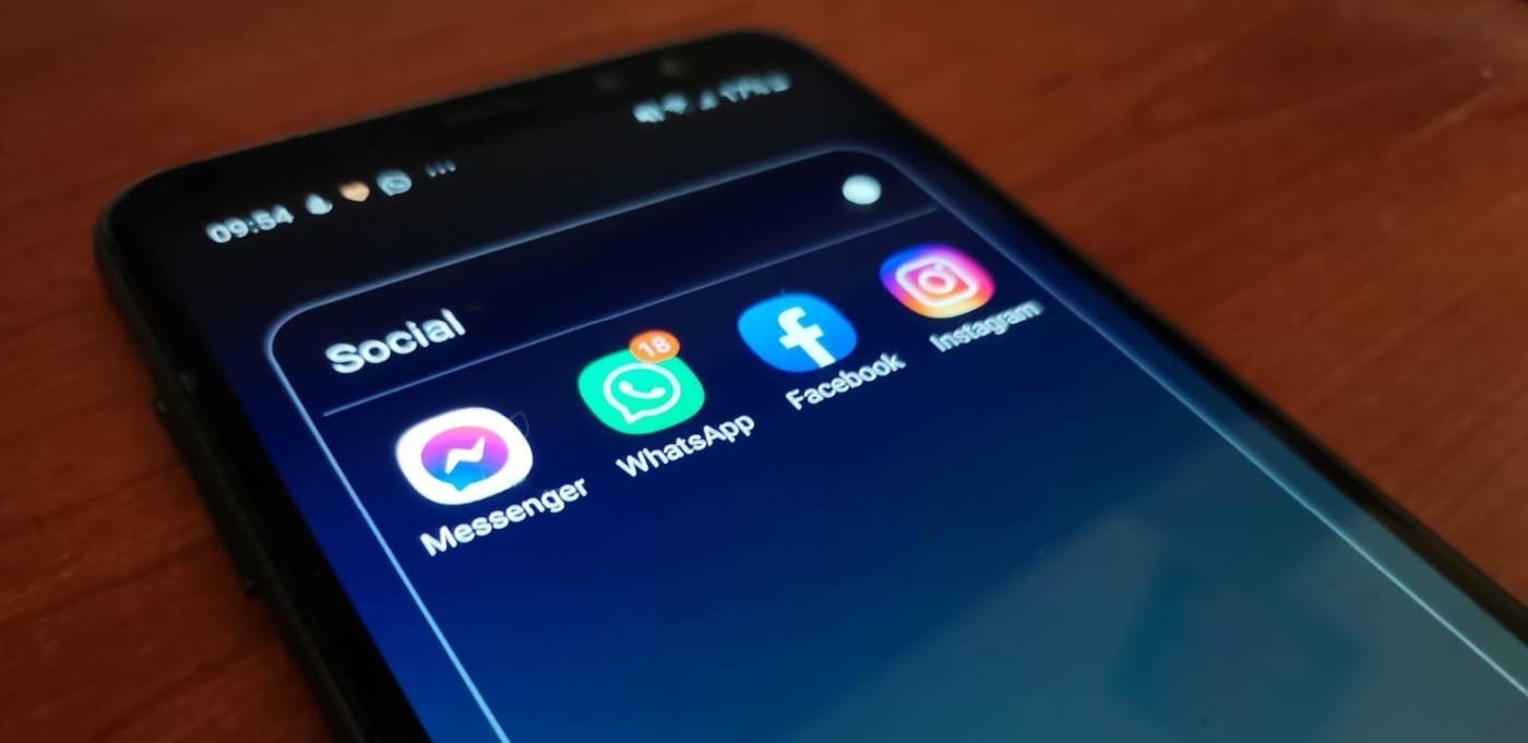 Facebook şi Instagram urmăresc fiecare mişcare a utilizatorilor de iPhone