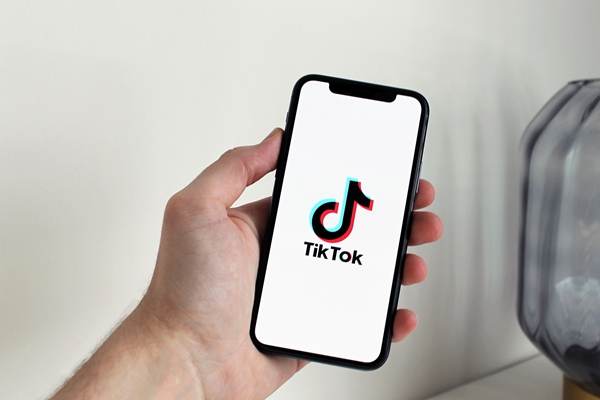 TikTok lansează o funcţie text-to-image