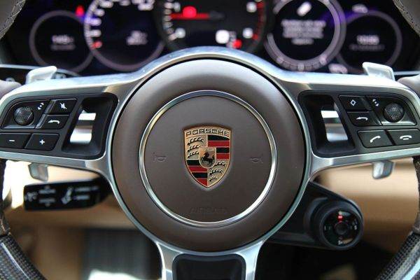 Acţiunile Porsche au închis în stagnare în prima lor zi de tranzacţionare la bursa din Frankfurt