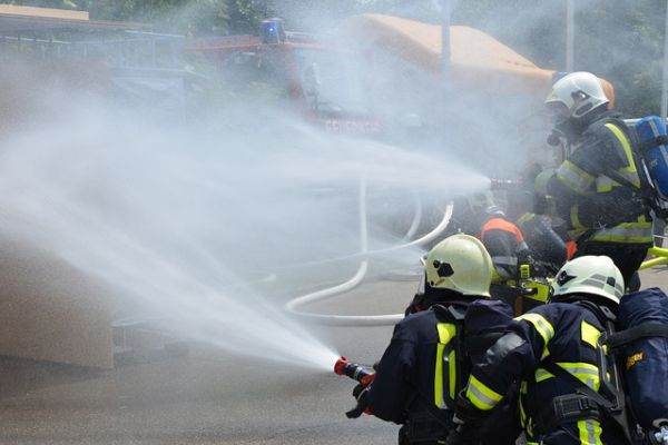 Incendiu la un depozit din Voluntari