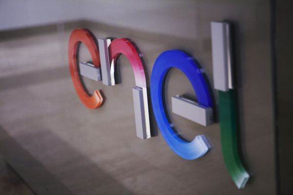 Enel şi-a revizuit în scădere previziunile privind profitul net în 2022