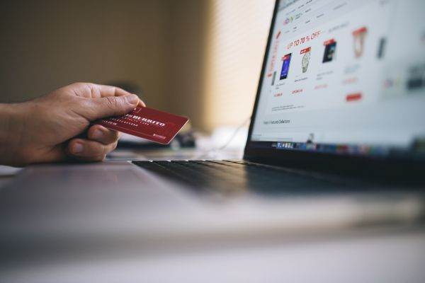 Piaţa de ecommerce în 2022 a înregistrat o creştere lentă