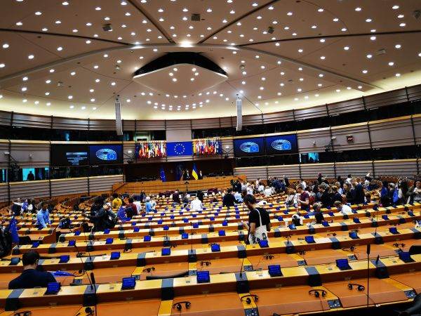 Miniştrii de externe ai UE au aprobat acordarea statutului de candidat la aderare Bosniei 