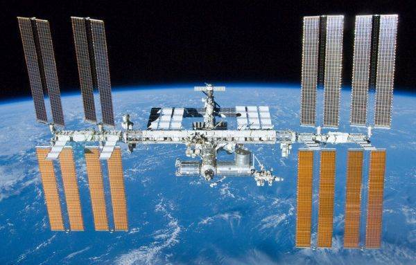 Rusia anunţă că braţul robotizat al ISS va inspecta capsula Soiuz