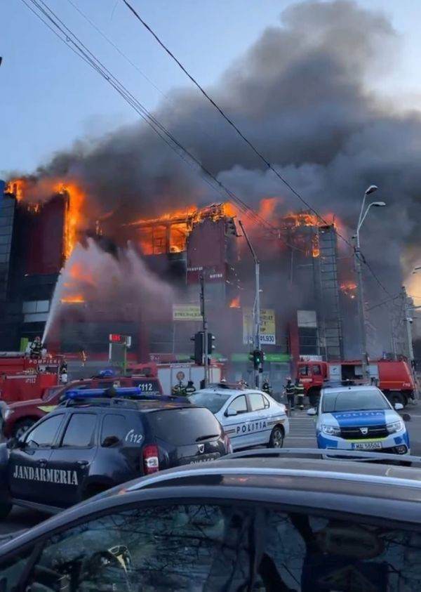 Incendiu la un depozit situat pe bulevardul Iuliu Maniu din Capitală