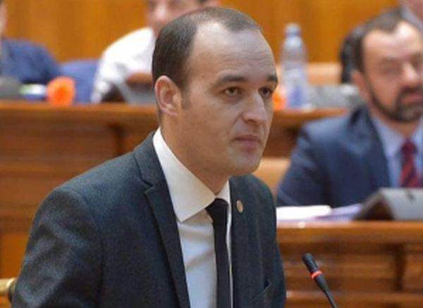 "Cred că este momentul ca domnii Bode şi Ciucă să se gândească la partid şi să demisioneze"