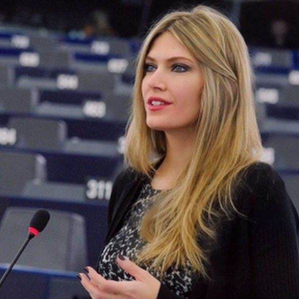 Eurodeputata Eva Kaili, fostă vicepreşedintă a PE, rămâne în arest preventiv în Belgia