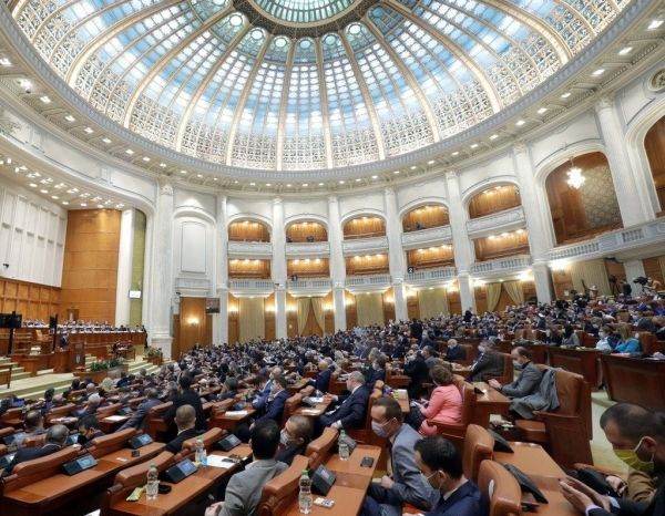 Politicienii de la Bucureşti au fost mai preocupaţi de disputele dâmboviţene din Parlament şi privind rotativa guvernamentală de la finalul lunii mai, decât de ameninţările trimise de la Moscova de Vladimir Putin.