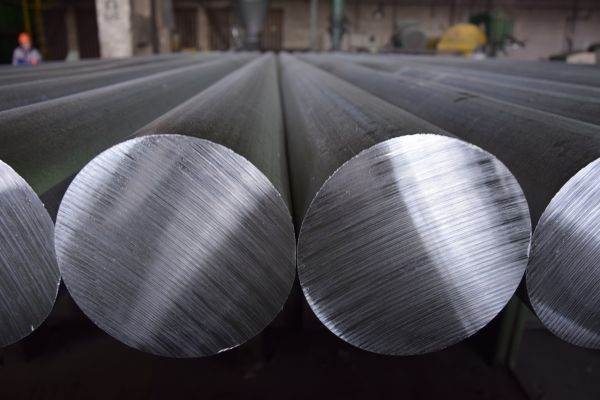 Statele Unite vor impune un tarif de 200% asupra aluminiului produs în Rusia