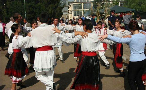 Festival Internaţional de Folclor, destinat elevilor