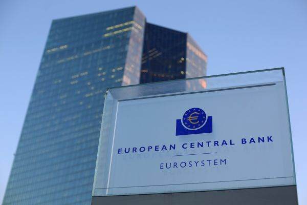 BCE: Sectorul bancar din umbră ar putea declanşa următoarea criză financiară