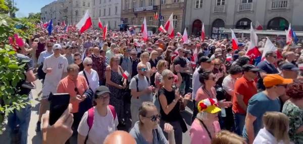 Manifestaţie antiguvernamentală la Varşovia