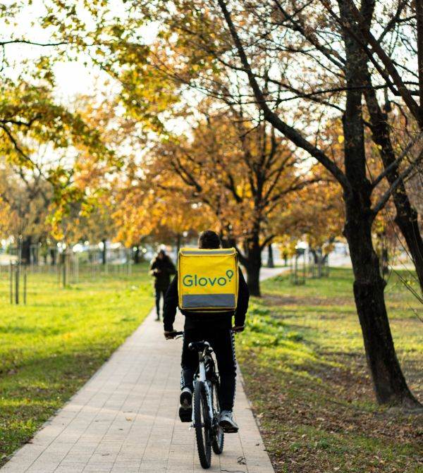 Glovo îşi continuă planul de consolidare a operaţiunilor la nivel local