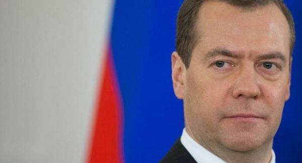 Medvedev îi îndeamnă pe ruşi să se unească în jurul lui Putin împotriva rebeliunii Wagner