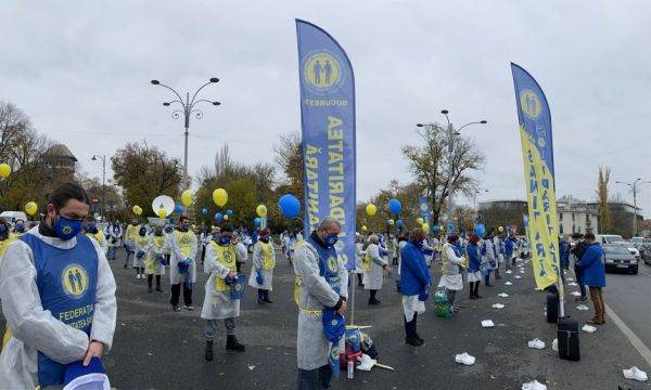 Federaţia "Solidaritatea Sanitară" continuă programul de proteste anunţat pentru susţinerea revendicărilor