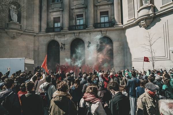 Bangladesh: Ciocniri între manifestanţi şi poliţie la un protest vizând demisia şefei guvernului