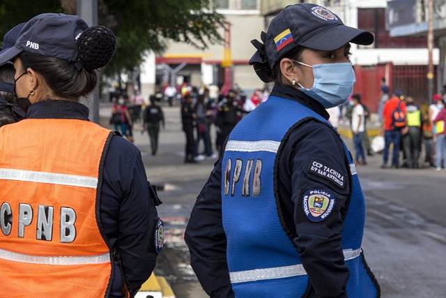 Poliţia poloneză de frontieră cere guvernului mai multe trupe la graniţa cu Belarusul.