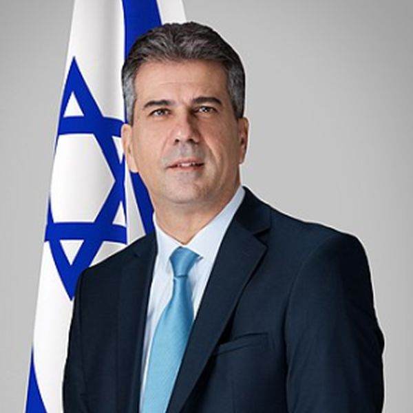 Eli Cohen, Ministrul de Externe al Israeluluihttps://en.wikipedia.org/wiki/Eli_Cohen_(politician,_born_1972)#/media/File:%D7%A9%D7%A8_%D7%94%D7%9B%D7%9C%D7%9B%D7%9C%D7%94_%D7%95%D7%94%D7%AA%D7%A2%D7%A9%D7%99%D7%99%D7%94,_%D7%97%D7%91%D7%A8_%D7%94%D7%A7%D7%91%D7%99%D7%A0%D7%98_%D7%94%D7%91%D7%98%D7%97%D7%95%D7%A0%D7%99_%D7%9E%D7%93%D7%99%D7%A0% D7%99_%D7%90%D7%9C%D7%99_%D7%9B%D7%94%D7%9F._%D7%9C%D7%99%D7%9B%D7%95%D7%93.jpg