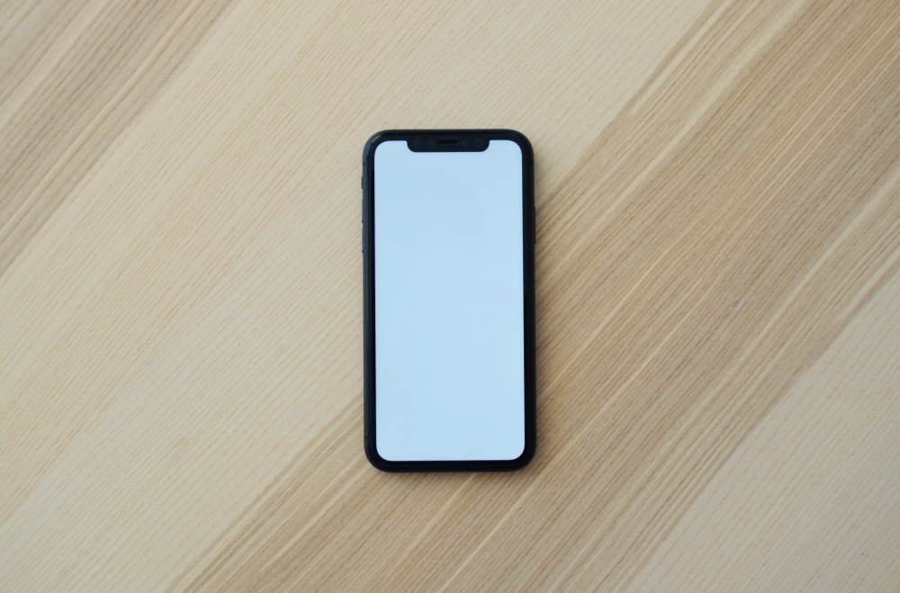 Franţa opreşte vânzările de iPhone 12 din cauza radiaţiilor