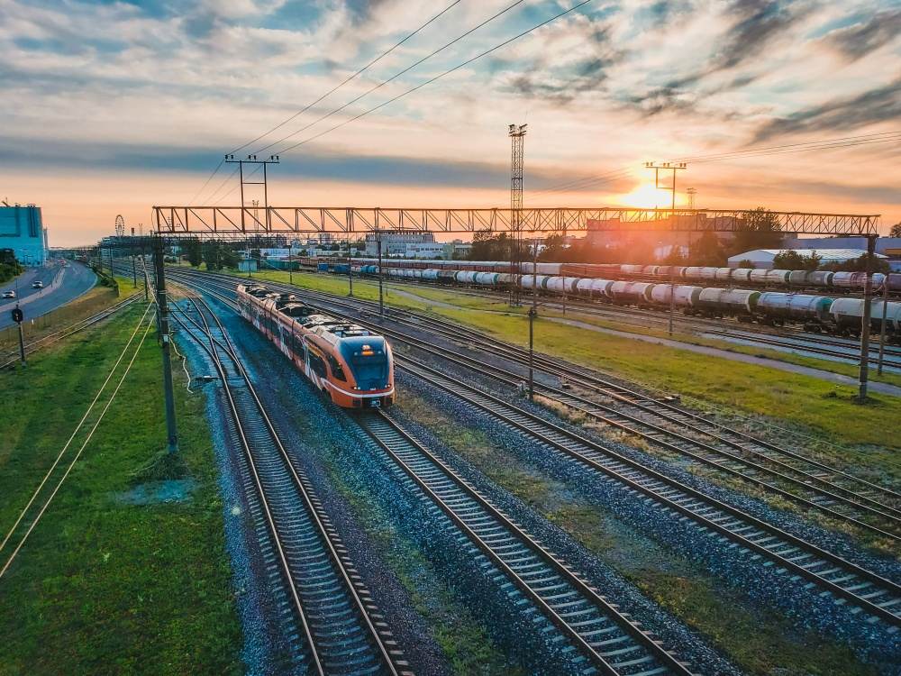 Trenurile vor fi oprite vineri, în intervalul 7:00-9:00, ca urmare a grevei de avertisment