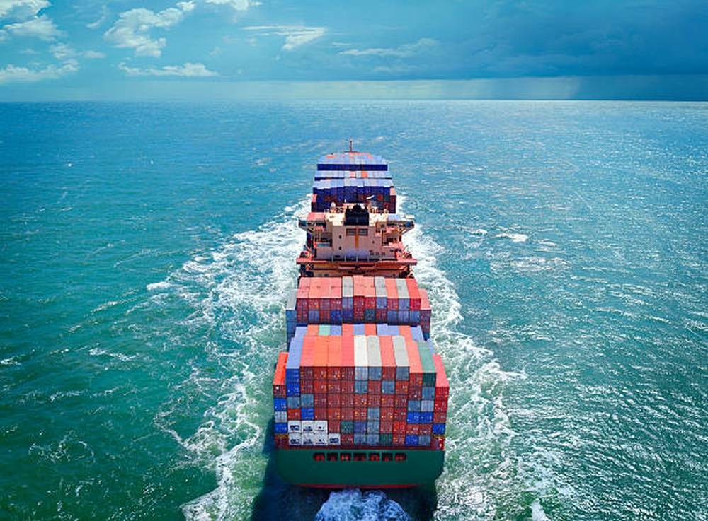 Maersk a prezentat primul său vas portcontainer care funcţionează cu metanol verde