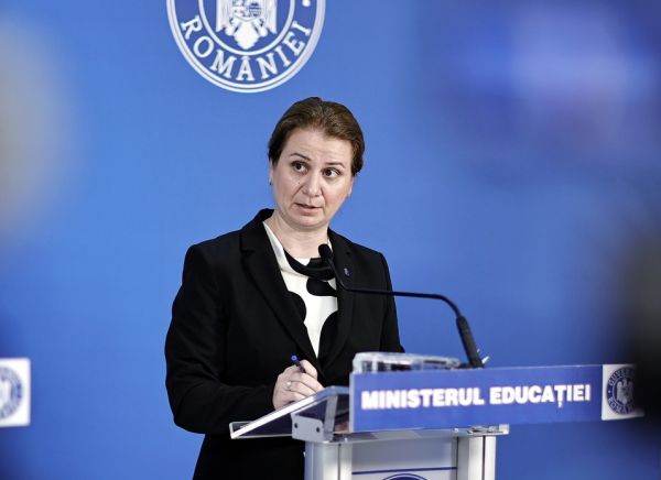 Minister of Education.Ligia Deca (photo source:facebook)