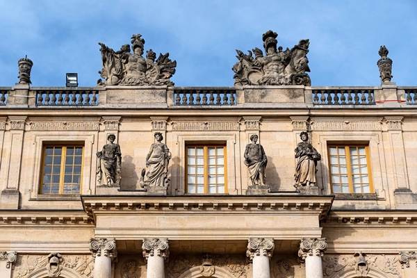 O nouă alertă cu bombă la Palatul Versailles