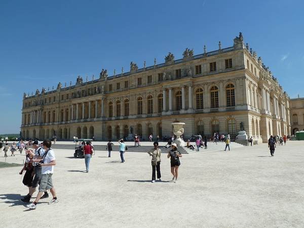 BFM TV: Încă o alertă cu bombă la Palatul Versailles