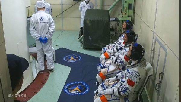 AFP: China a trimis în spaţiu misiunea Shenzhou-17 cu cel mai tânăr echipaj de astronauţi