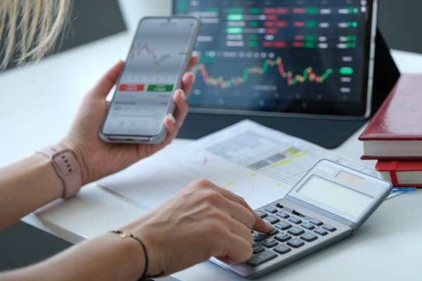 eToro: Indicele BET a crescut cu 21% în 2023