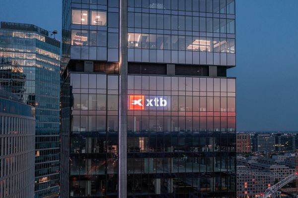  Sondaj XTB România: ETF-urile cu expunere pe pieţele emergente, în atenţia investitorilor în 2024