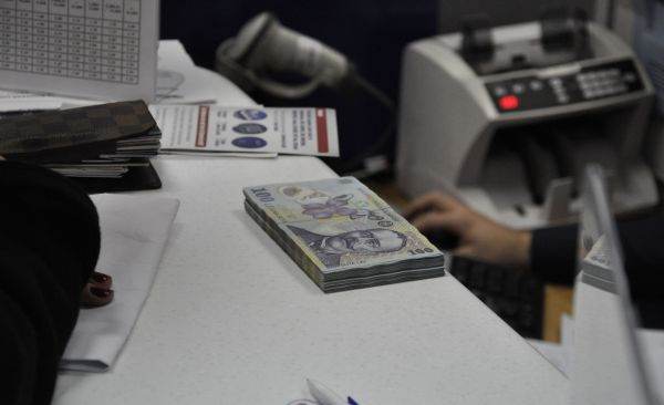 Commissions announced by banks after the limitation of cash payments, for the attention of the Government