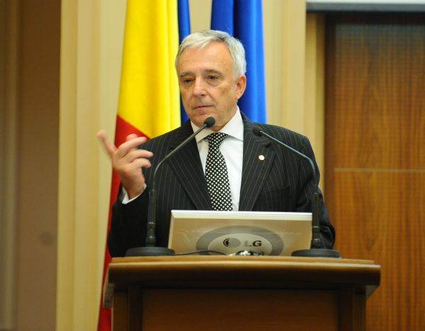 Isărescu: "Nu este momentul să discutăm despre o reducere a dobânzii"