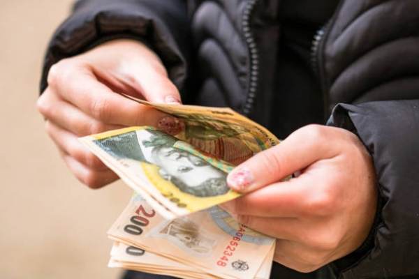 Mass-media: "Guvernul alocă 1,58 miliarde lei pentru continuarea unor proiecte de dezvoltare locală"