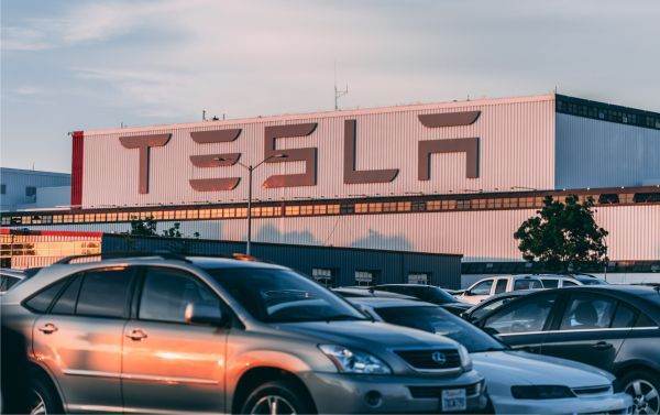 Reuters: Investitorii instituţionali nordici cer Tesla să dea înapoi în conflictul cu sindicatele suedeze